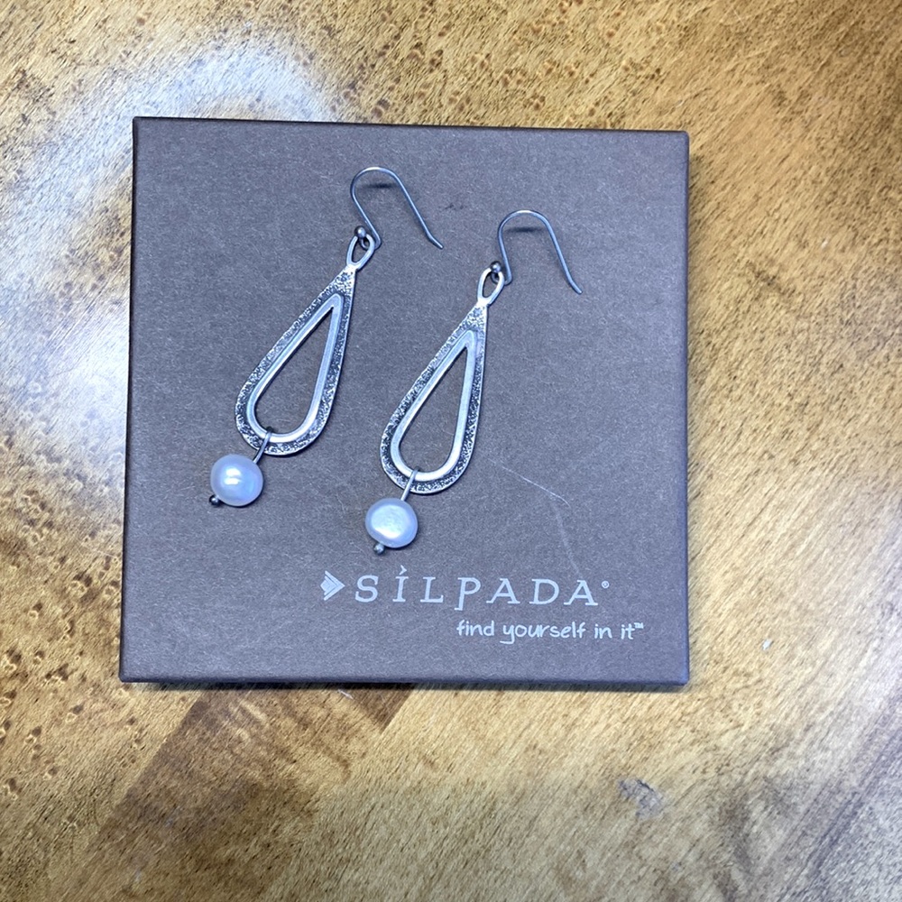 W1388 Silpada sterling Perfect Pear earrings